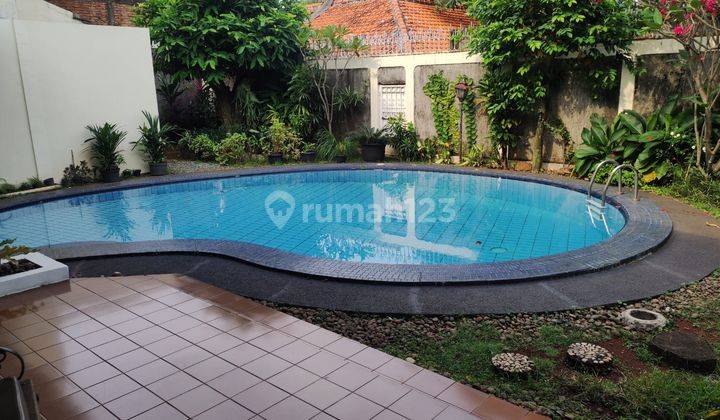 Rumah Kontrakan Bagus Ada Kolam Renang Furnished SHM Cipete, Jakarta Selatan 2