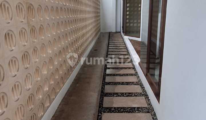 Disewakan Rumah Mewah di Pejaten - Lokasi Strategis, Lahan Luas, Cocok untuk Keluarga & Ekspatriat 2