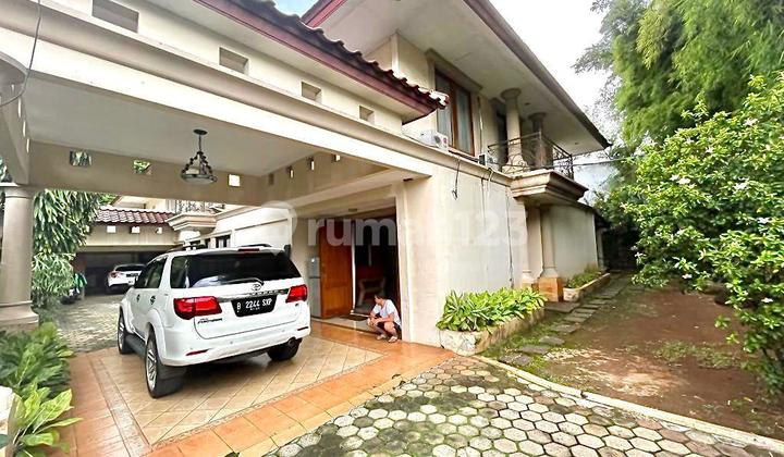 Disewakan Rumah Bangunan Kokoh di Bangka Kemang - Lahan 800 m², Parkir Luas, Ada Kolam Renang