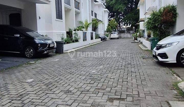 Rumah Hook Dalam Townhouse Lingkungan Nyaman 550 meter dari Mc Donald Kemang 2