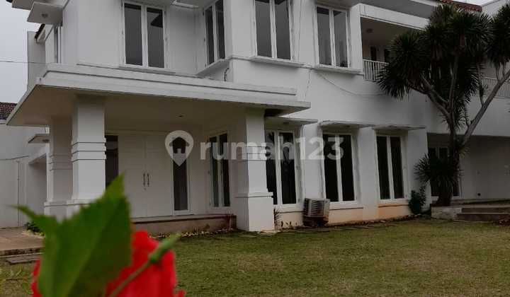 House in a Comfortable Location Near Taman Besar in Cipete 2