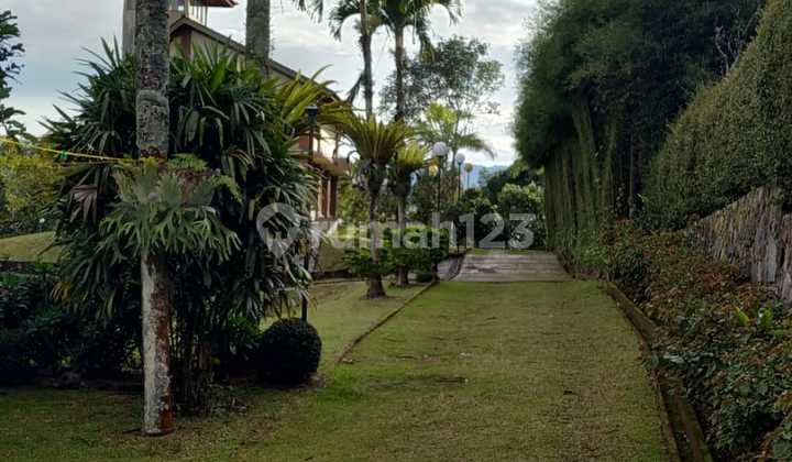 Villa Cantik dengan 6 bangunan Villa hanya 750 meter dari Taman Safari