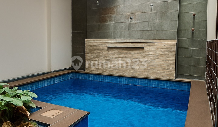 Rumah Mewah Kebayoran Hadap Timur dengan Indoor Pool | LT 316m² LB 425m²
