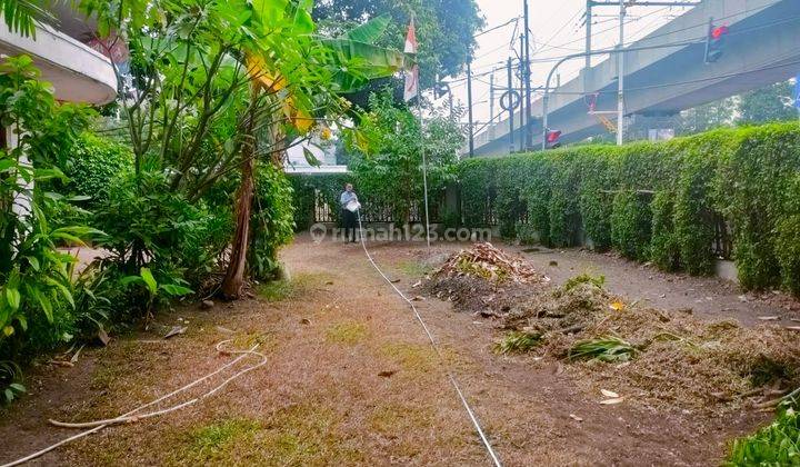 Hitung Harga Tanah Saja Rumah Hoek di Jakarta Selatan Jalan Besar 1