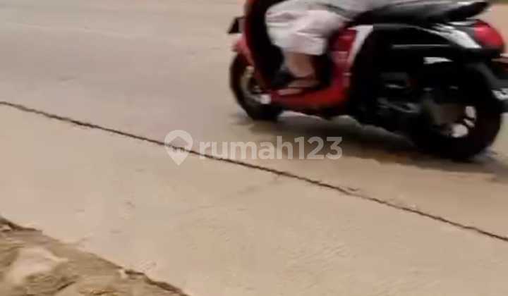 Land for rent on Mt Haryono Street, Setu Bekasi.