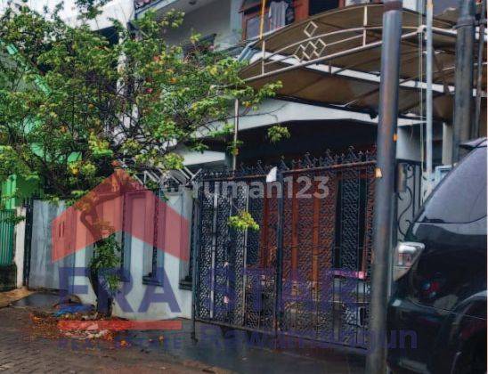 Rumah 2 Lantai Depan Taman Dijual Cepat Dan Murah di Malaka Country Jaktim 2