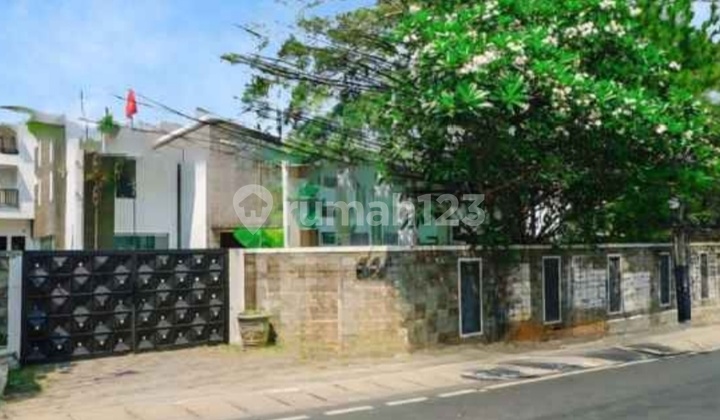 Di Jual Rumah Mewah 3 Lantai