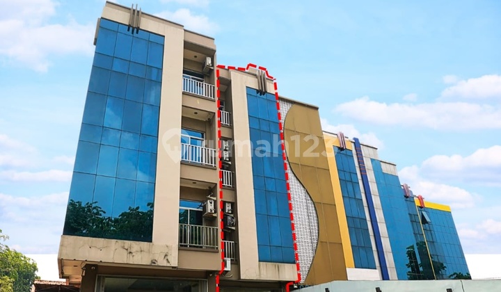 For Sale Strategic Shop House Ready to Use in East Jakarta