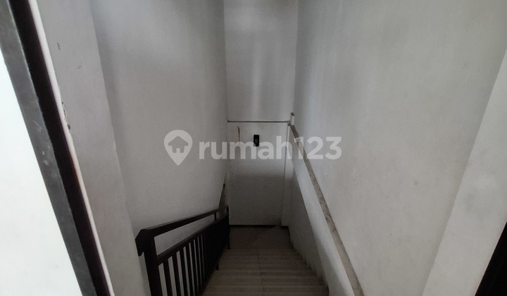 For Sale: 3-Story Shop House in Tanjung Duren Grogol, Roadside with SHM (Property Certificate) 2