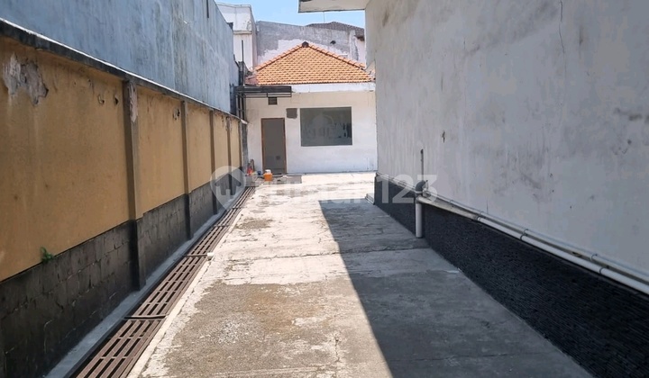 For Rent: Spacious Raya Gubeng Surabaya City Center 2-Story House 2