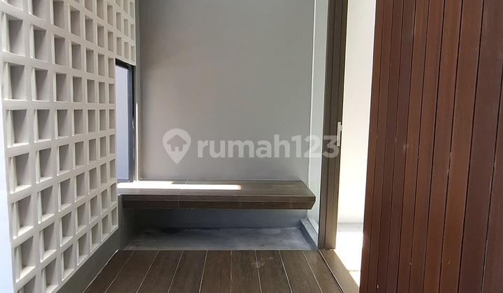 Sewa Rumah Baru 2 Lantai Dempsey Hill Citraland Surabaya 2