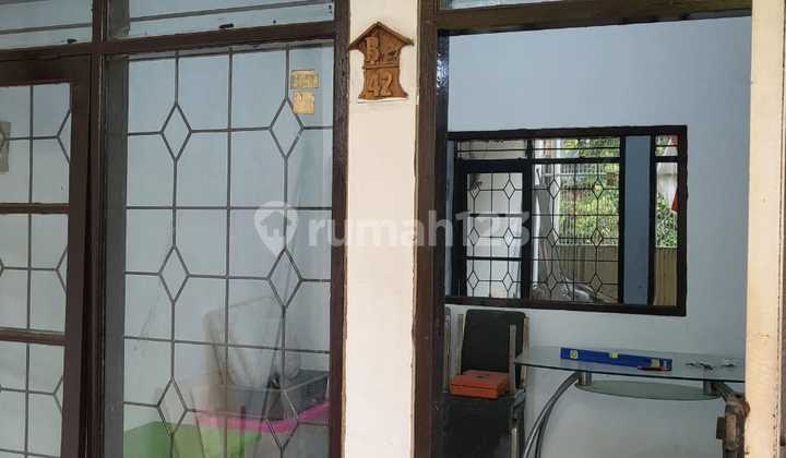 Rumah Siap Huni dan Harga Nego 2,5 Lantai di Taman Holis