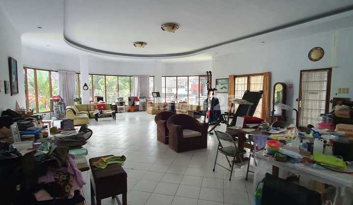 Rumah dan Ruang Usaha di Sayap Dago Dipatiukur Bandung