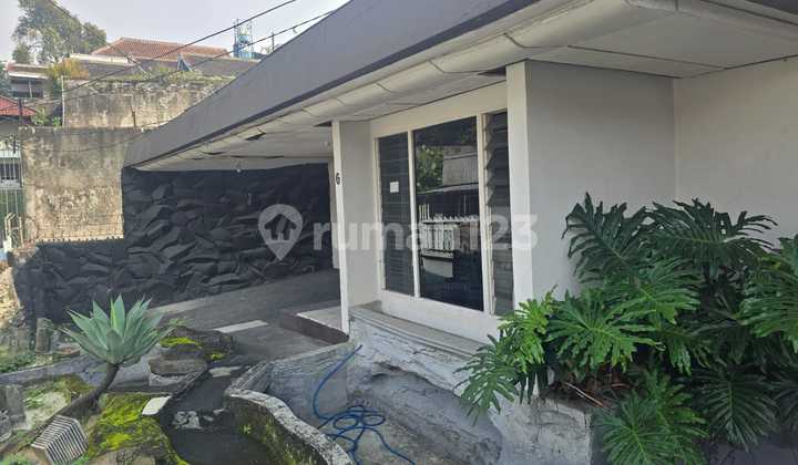 Rumah Dengan Lahan luas dan Bangunan Besar di Sukaresmi, Bandung