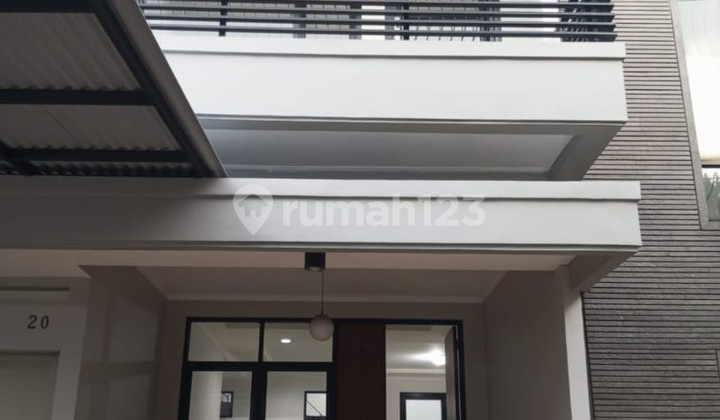 Rumah Luas dan Nyaman 2 Lantai di Komplek Batununggal Bandung 1