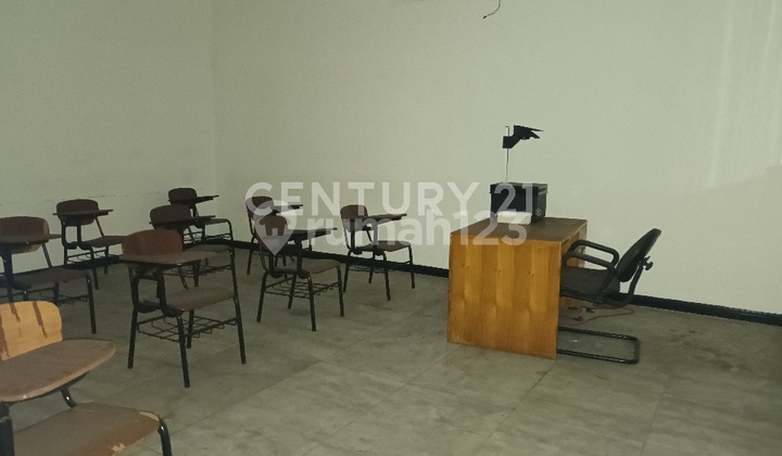 Gedung 5 Lantai Ex Kampus Di Jl. Matraman Raya