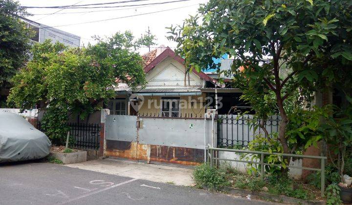 Harus Terjual...!! Rumah Tua Harga Menarik di Petamburan, Jakarta Pusat 1