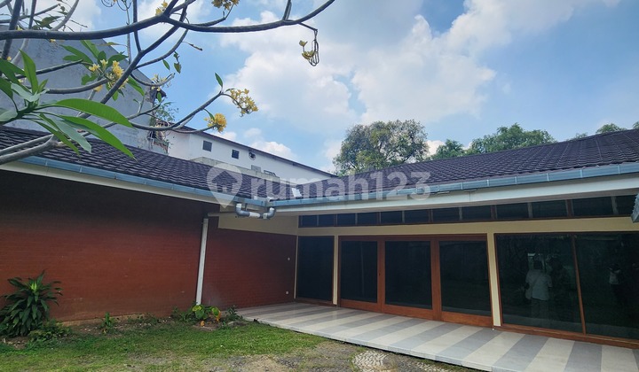 Ready-to-Occupy House Suitable for Office, Clinic, Cafe in Cempaka Putih