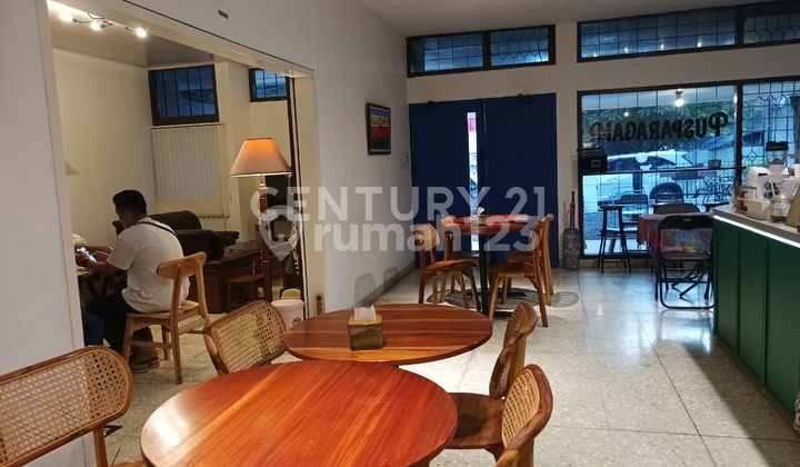 Rumah Lama Cocok Untuk Cafe Di Menteng, Jakarta Pusat Rumah Lama Cocok Untuk Cafe Di Menteng, Jakarta Pusat