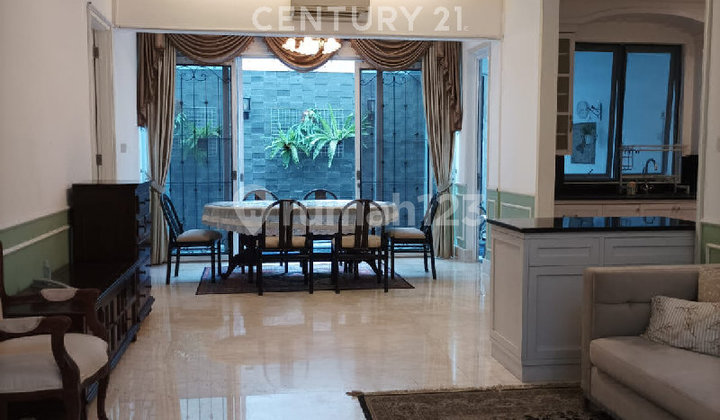 Rumah Mungil Siap Huni di Lokasi Tenang di Menteng Jakarta Pusat.