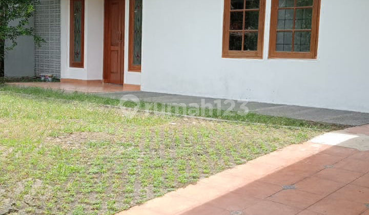 Rumah Lama Di Kawasan Komplek Exclusive Di Lebak Bulus, Jaksel. Rumah Lama Di Kawasan Komplek Exclusive Di Lebak Bulus, Jaksel.