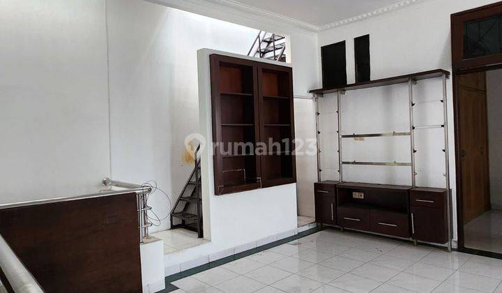 Dijual Rumah 2 Lantai Kondisi Bangunan Baik Jalan 2 Mobil. SHM. 1