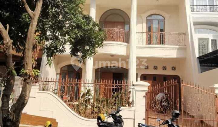 Selling a nice house in Kelapa Gading Selling a nice house in Kelapa Gading