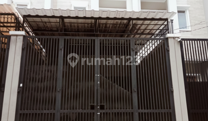 Rumah Lokasi Strategis di Sunter 3Lantai