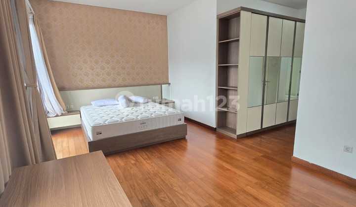 Rumah Semi Furnish Pik 1 View Danau Ukuran 8X24 Disewa Siap Huni