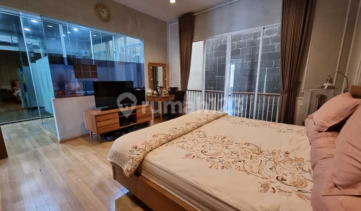 Rumah PIK Manyar Permai Full Furnished 3 Lantai 8x17 BISA KPR