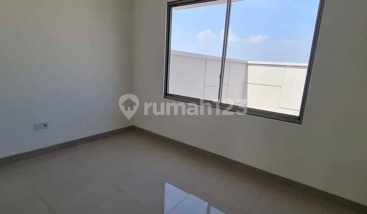 Rumah Manhattan Pik 2 Disewa Ukuran 8X25 Kosongan Ada Garasi 2