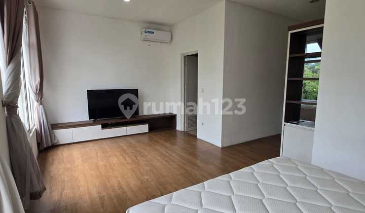 Rumah Pik 1 Disewa Ukuran 8X24 Semi Furnish Siap Huni 2,5 Lantai