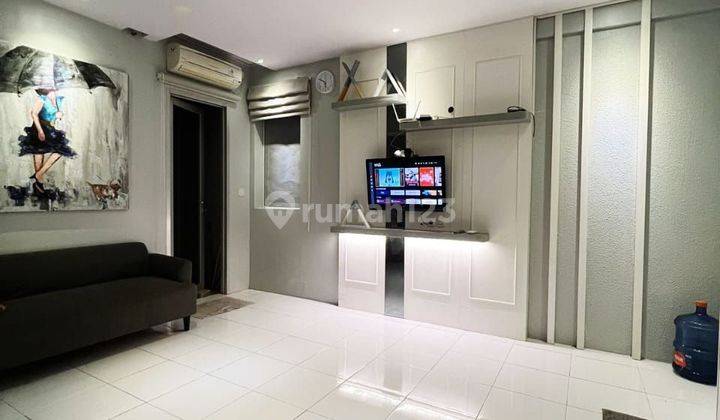 Apartemen Eastcoast Pakuwon City 2 Kamar Tidur Bagus Furnished