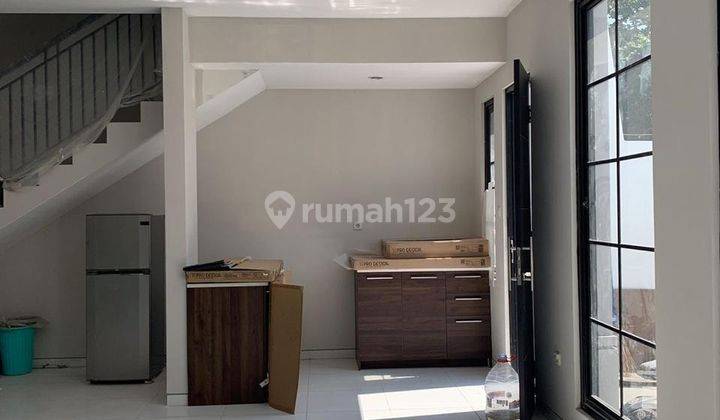 Rumah Mewah Baratajaya Siap Huni Baru Unfurnished 2