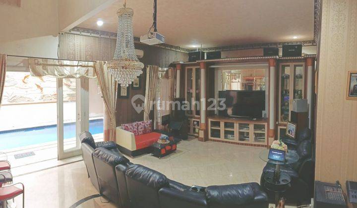 Rumah  Mewah Classic 2 Lantai Bagus Shm Selatan 2