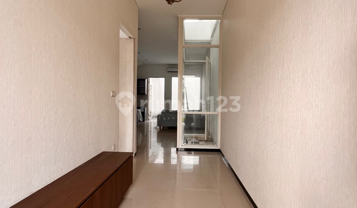 Dijual Rumah Gresss 2 Lantai Semi Furnished Terletak di Main Road Taman Lestari Pondok Tjandra Waru Sidoarjo Dekat Rungkut. Merr. Bandara Juanda