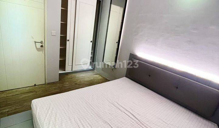 Apartemen Eastcoast Pakuwon City 2 Kamar Tidur Bagus Furnished