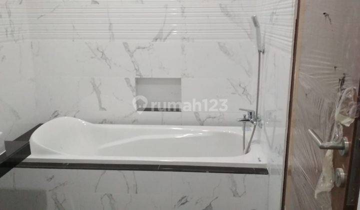 kamar mandi di jual rumah cluster taman