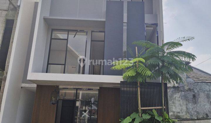 Rumah 3 lantai Jl. Tugu Raya Kelapa Dua Depok Dekat BRIMOB 1