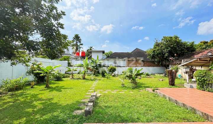 For Sale: House with Land Area of 2000 Square Meters, Cut Nyak Dien Street, Medan 2