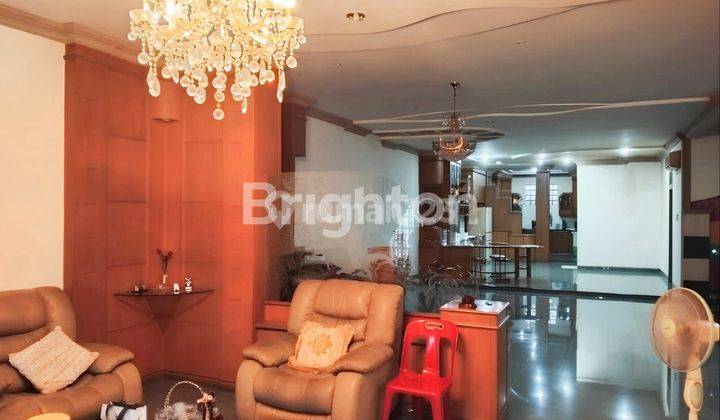 Rumah Lebar 9,25 Meter Jalan Malaka Lokasi Favorit Semi Furnished 2