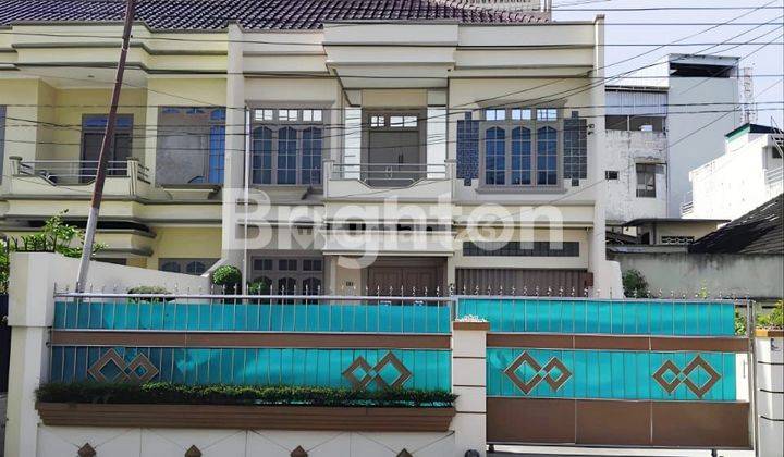 Rumah Lebar 9,25 Meter Jalan Malaka Lokasi Favorit Semi Furnished 1