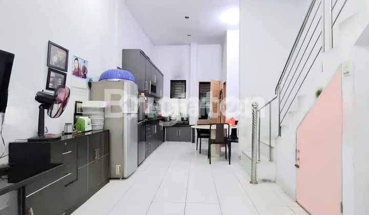 Rumah 2,5 Tingkat Daerah Jl.Sikambing Siap  Huni ,Semi furnished 2