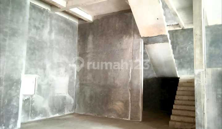 RumahKosong.Lebar 12 M. KomplekGrahaMetropolitan Jl. Yos Sudarso  2