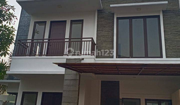 Rumah Hook 2 Lantai Shm di Ciganjur Jakarta Selatan 1