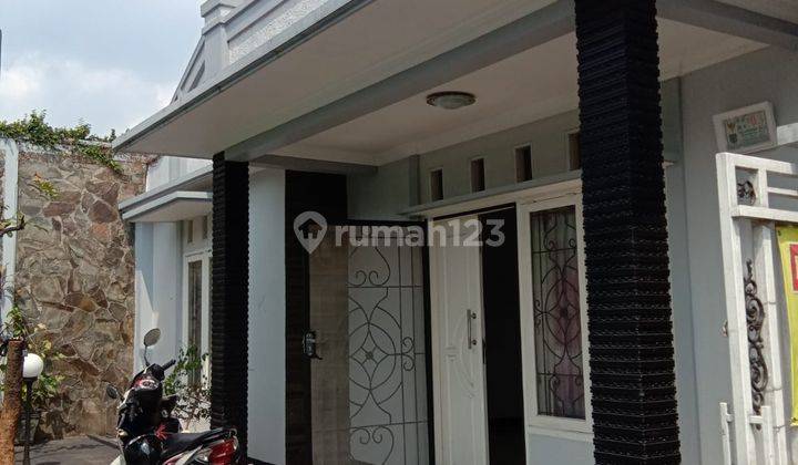 Rumah Pojok Dekat Stasiun Depok Lama Ui di Beji Depok Siap Huni 1