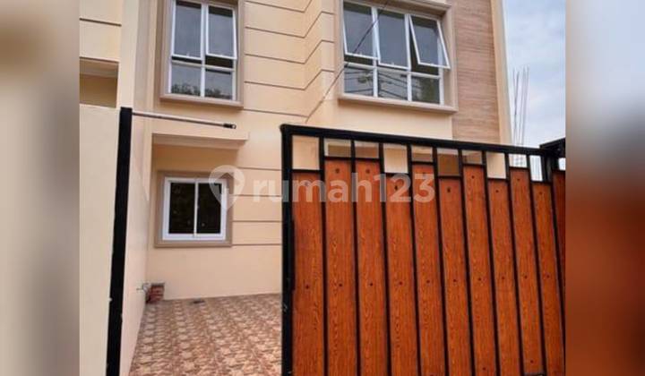 For Sale 2-Story Fully Renovated House in Sector 7 Gading Serpong