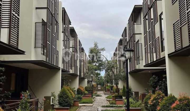 For Sale, 3-Story Renovated and Fully Furnished House in Greenwich Whelford BSD. 1