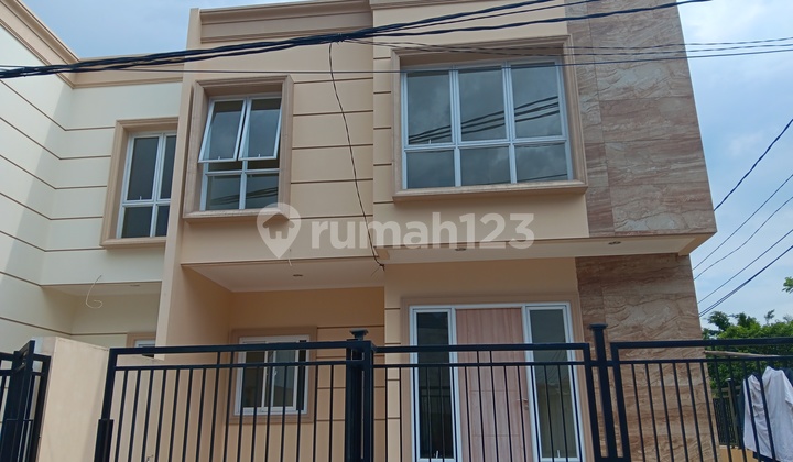 Di Jual Rumah 2 LT Sudah Full Renovasi di Sektor 7 Gading Serpong