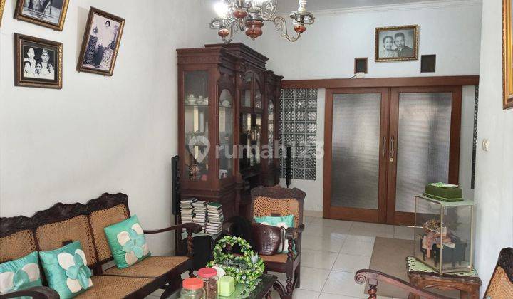 Rumah terawat dilingkungan Asri dan sejuk di kota bandung 1